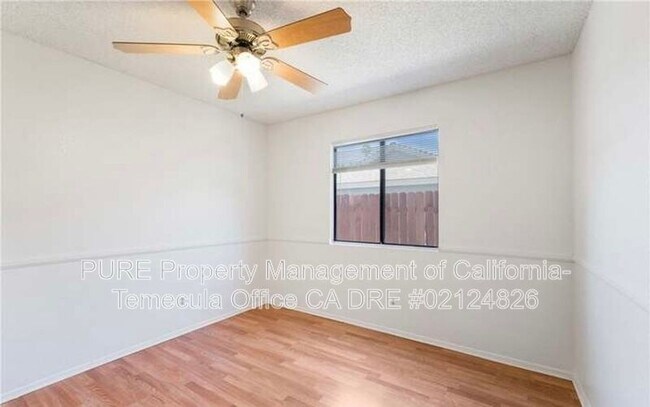 Foto del edificio - 41384 Collegian Way