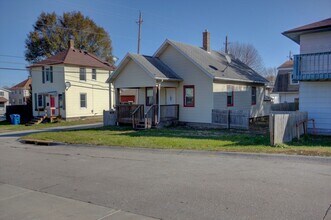 Building Photo - 123 3rd St