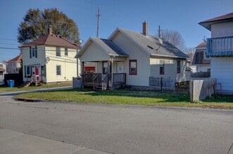 Building Photo - 123 3rd St