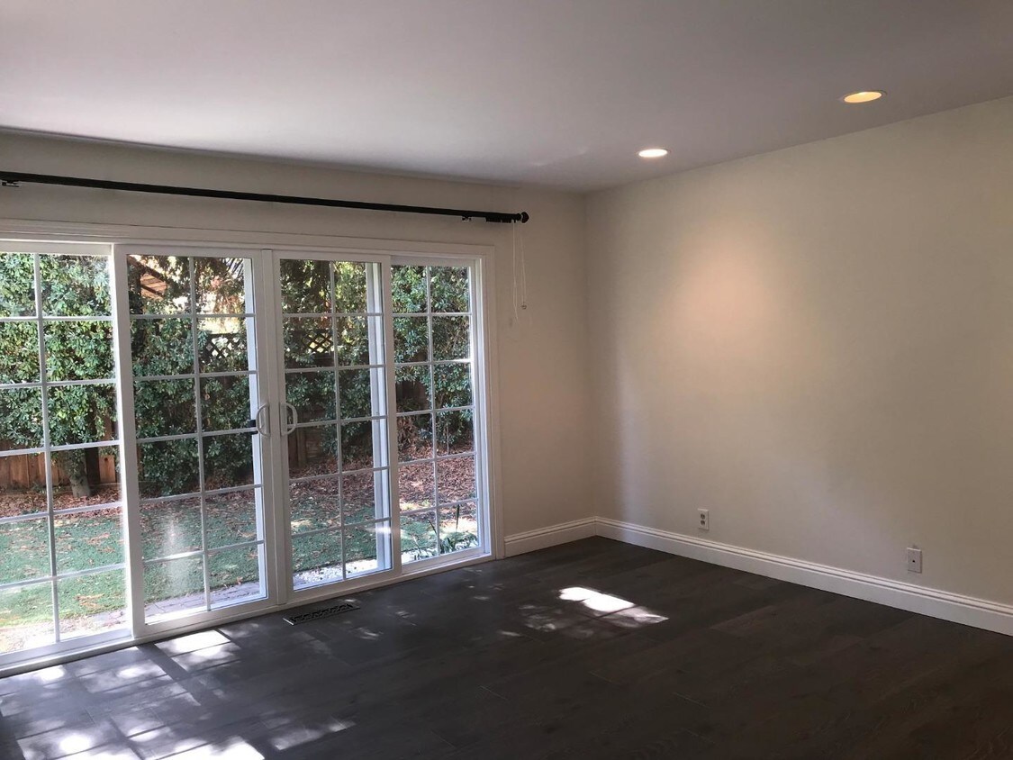 Foto principal - 4 bedroom in Palo Alto CA 94301