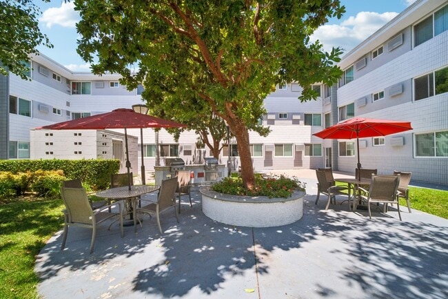 Building Photo - The Rose Apartments