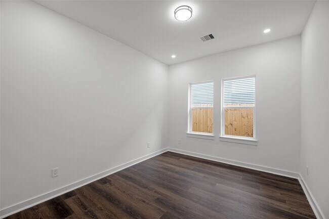 Foto del edificio - 7430 Avenue E