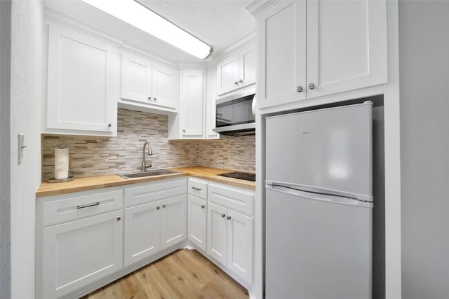 Building Photo - 4072 TX-105