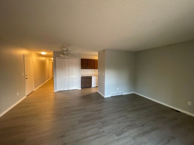 Foto del edificio - 4015 Stonedike Dr