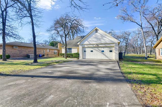 Building Photo - 924 W Kiowa Dr