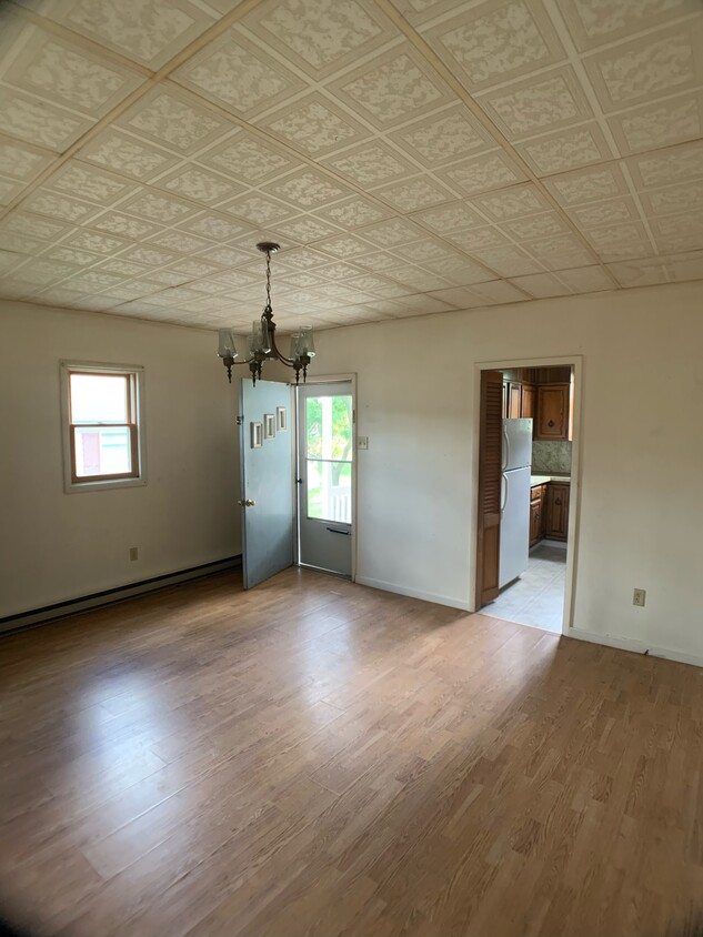 Dining Room - 114 E Ruddle St