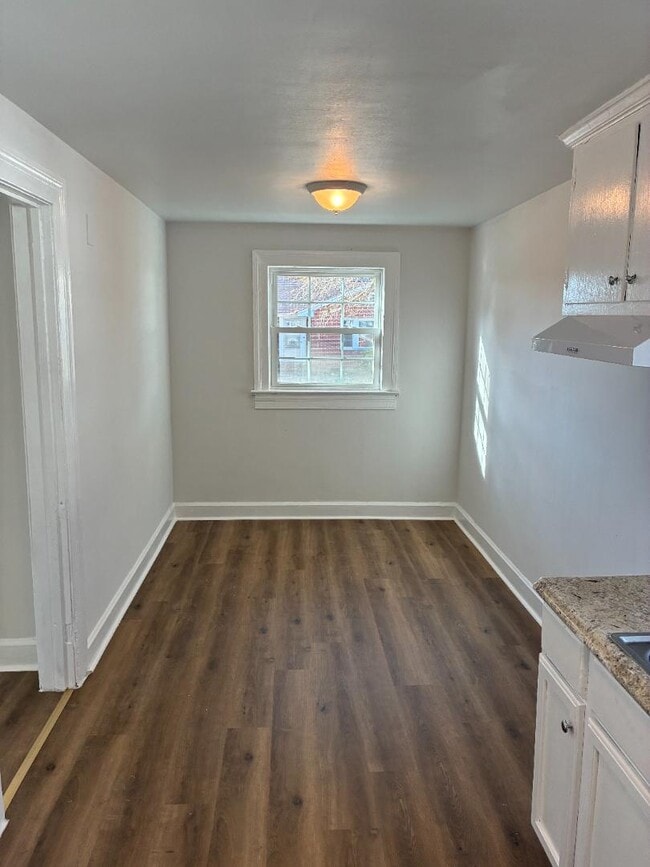 Building Photo - 1312 Meadow St S