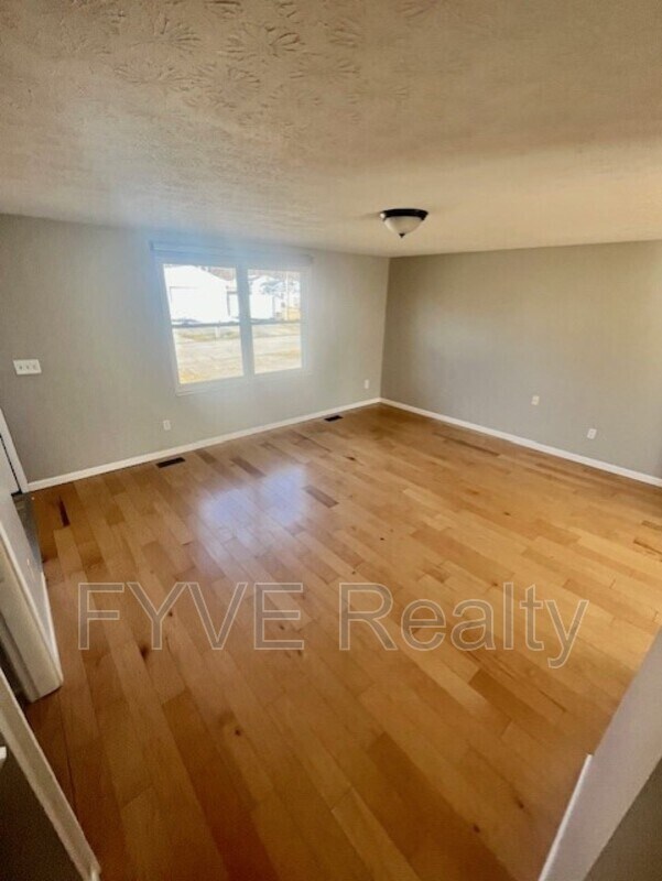 Foto del edificio - 1383 Red Bud Ln