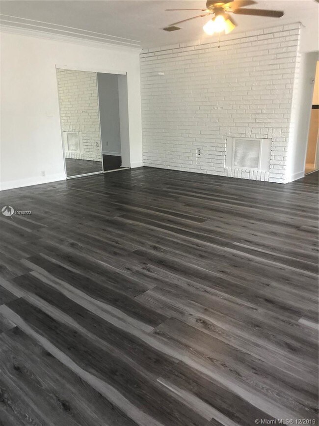 Foto del edificio - 2651 Monroe St