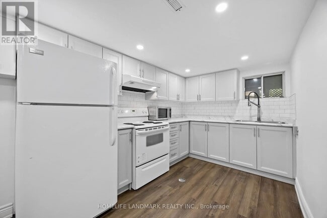 Building Photo - 160 Humewood Dr