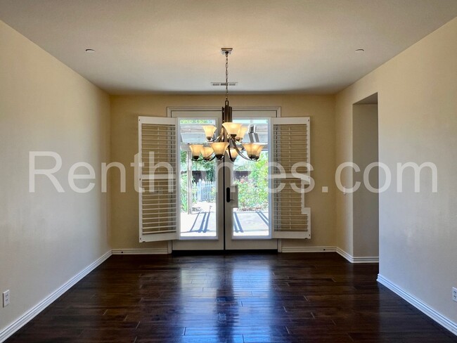 Foto del edificio - 14404 Elk Grove Ln