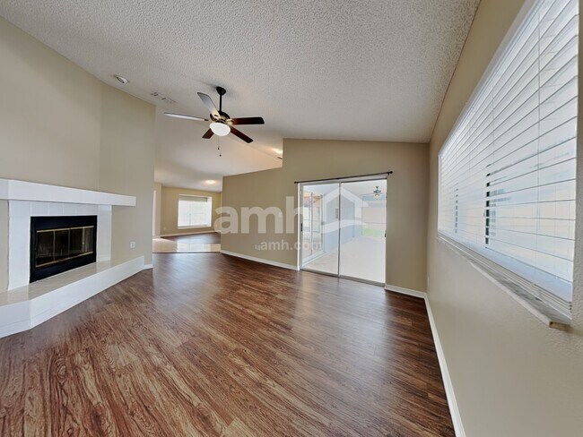 Building Photo - 1056 Condor Pl