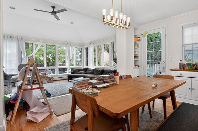 Foto del edificio - 4825 Butterworth Pl NW