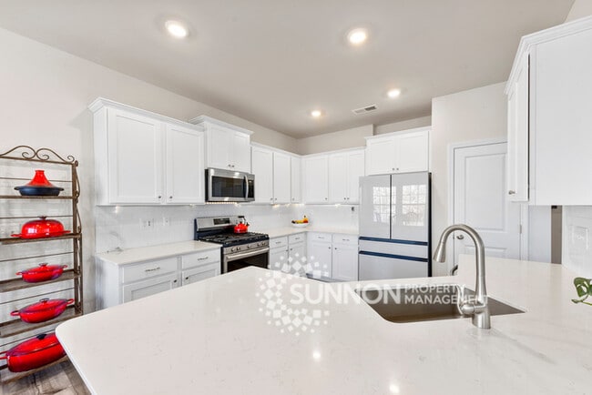 Building Photo - Spacious 4BR Home with Private Backyard Oasis