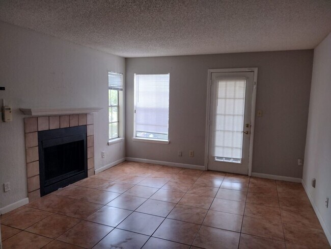 Foto del edificio - Excellent 1bed/1 bath Regency Gardens, nea...