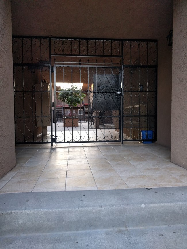 Foto del edificio - 1471 N Fair Oaks Ave