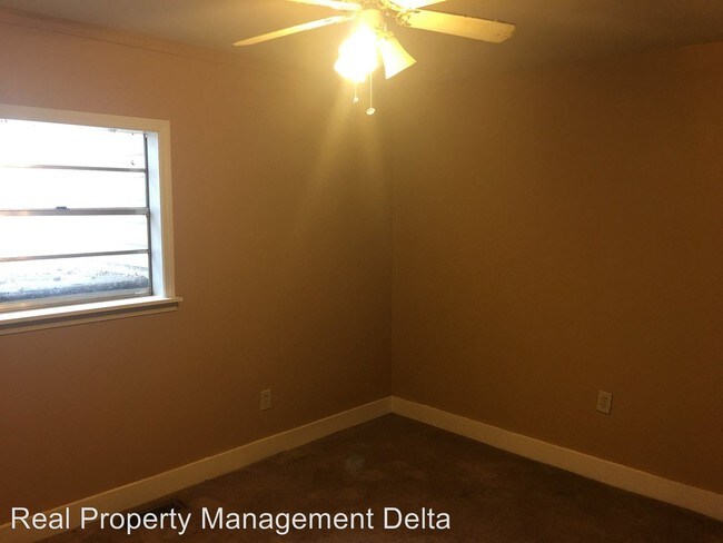 Building Photo - 3 br, 1 bath House - 1000 W Vine St