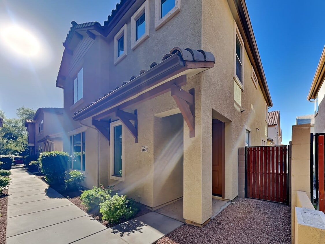 Primary Photo - 1467 S Sinova Ave