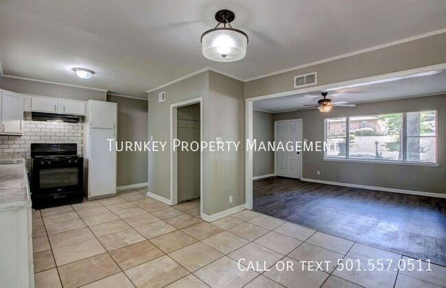Building Photo - 14 S Wakefield Dr