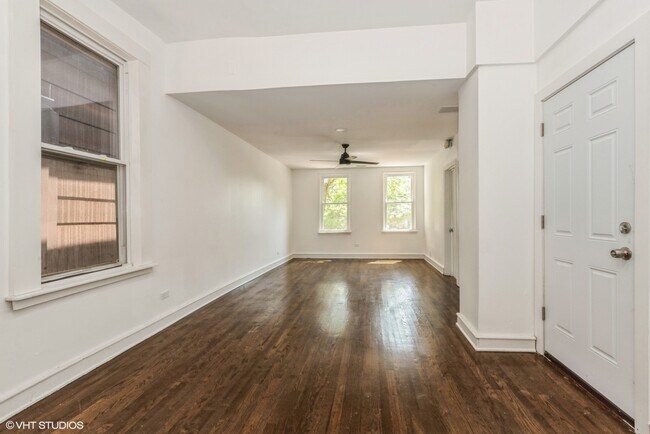Foto del edificio - 2102 W Roscoe St
