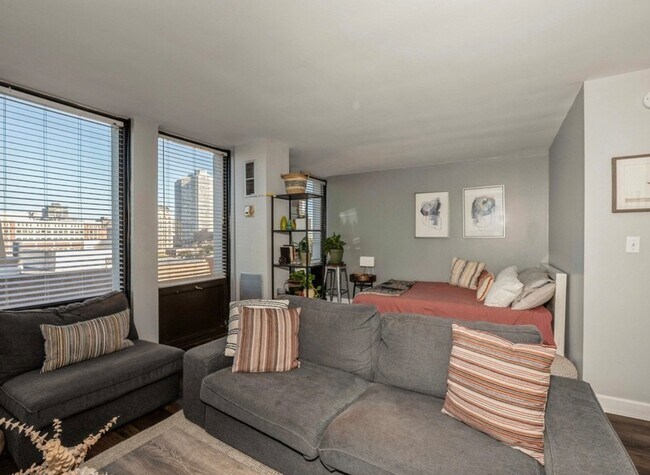 Foto del edificio - 444 W Fullerton Pkwy