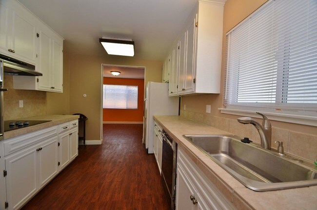 Building Photo - 487 Calle De La Mesa
