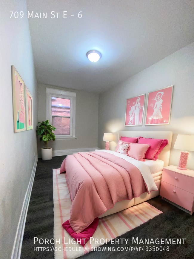 Building Photo - 2 Bed + Den in spacious unit. Excellent tr...