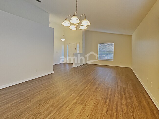 Foto del edificio - 1066 Bluegrass Dr
