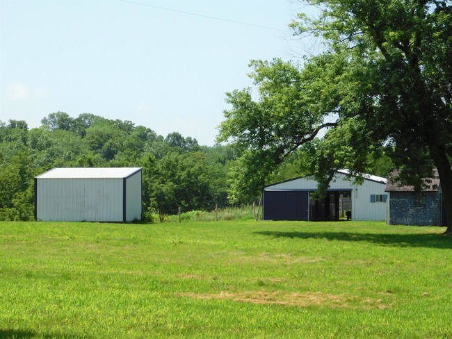 Building Photo - 6140 S Rock Quarry Rd
