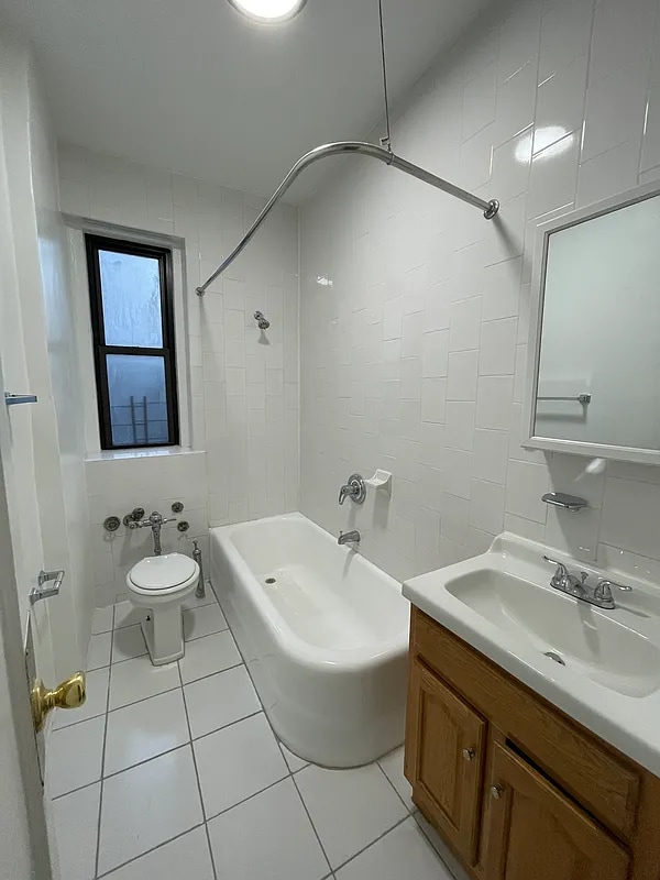 Foto del edificio - 37-47-47 61st St