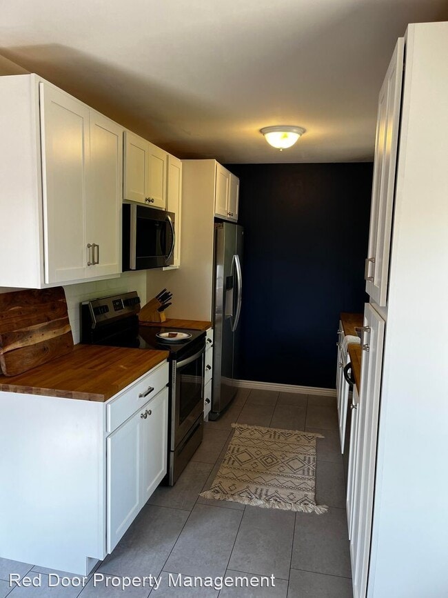 Building Photo - 3 br, 1 bath House - 533 26th Ave NE Great...