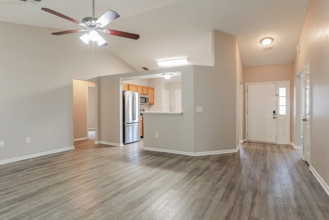 Building Photo - 2081 Frogmore Dr