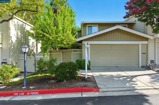Photo - 208 Siskiyou Ct Townhome