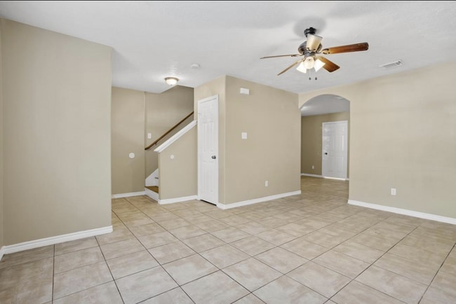 Entry with coat closet - 605 Center St