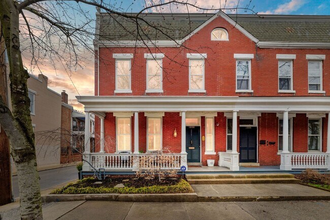Building Photo - Beautiful 3 Bedroom Corner Lot on West Ave! ***Available 08/10/2026***