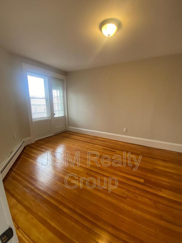Building Photo - 16 Newhall St