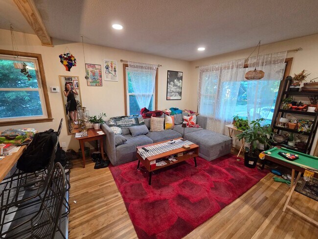 Foto del edificio - 4229-4231 Unity Ave N