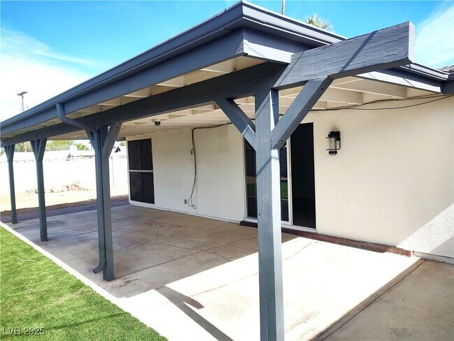 Building Photo - 3221 Sombrero Cir