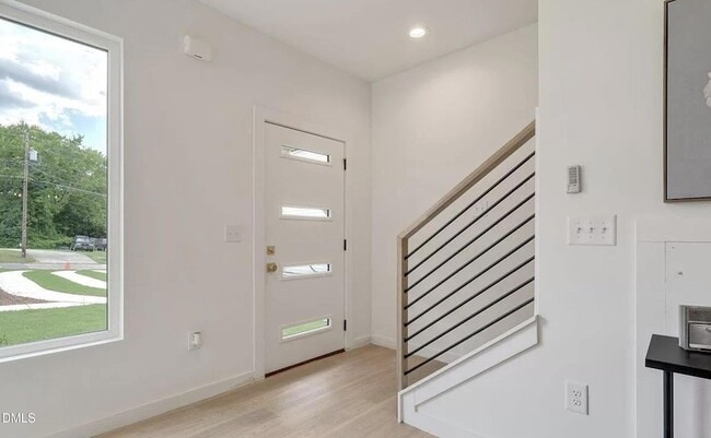 Photo - 502 Commonwealth St House