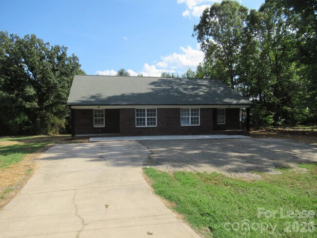 Building Photo - 800 Horseshoe Lake Rd