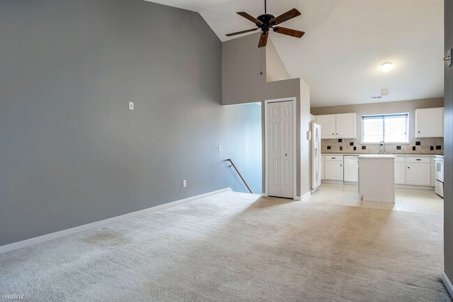 Building Photo - 44514 Lakepointe Dr