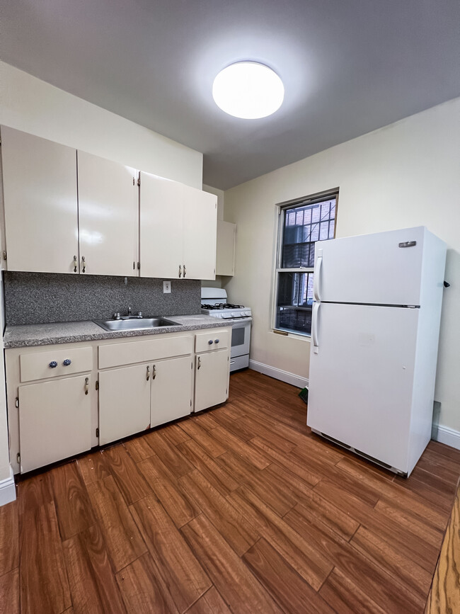 Kitchen - 7115 Austin St