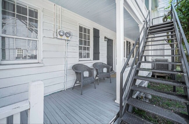 Building Photo - 13 Marion St