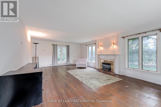 Photo du bâtiment - 69 Fairway Heights Dr