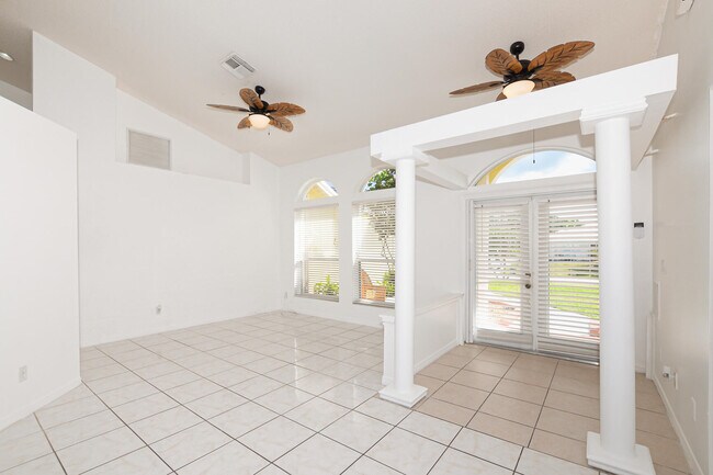Building Photo - 2885 SE Pace Dr