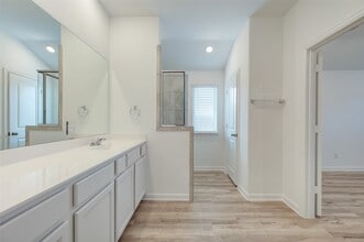 Building Photo - 3330 Meadknoll Ln