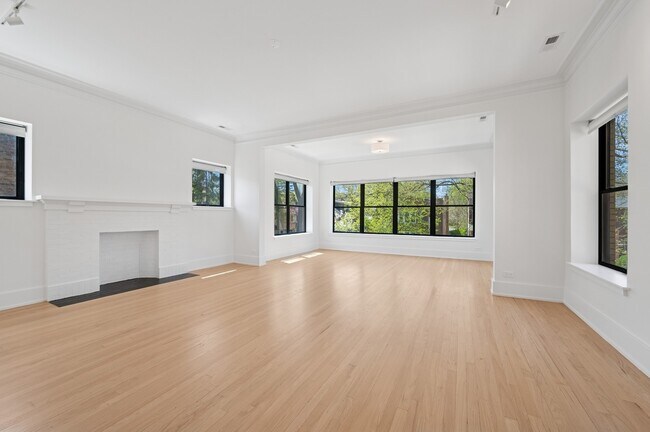 Foto del edificio - 2755 Eastwood Ave