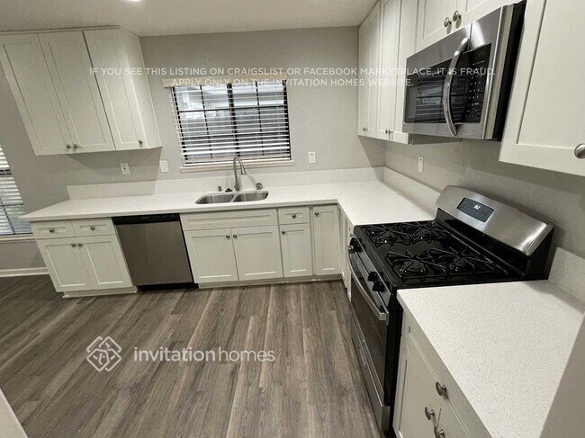 Foto del edificio - 7205 Sutherland Way