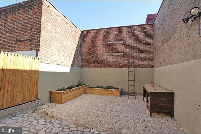 Building Photo - 1417 Marlborough St