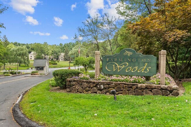 Foto del edificio - 43 Great Meadow Ln